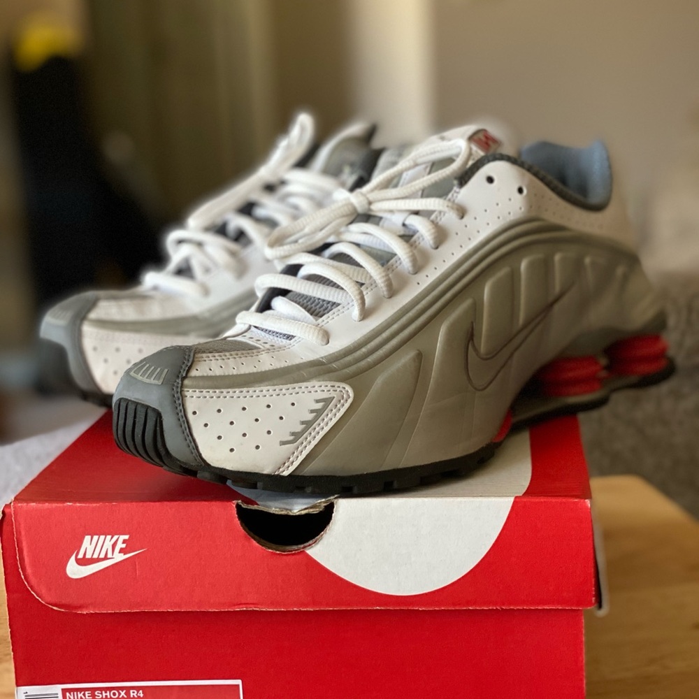 Nike Shox R4